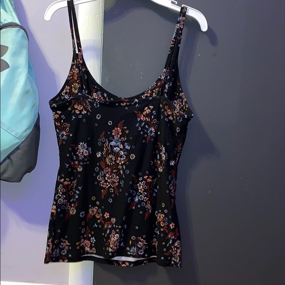 two floral tank tops - Picture 2 of 4